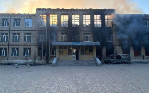 В Авдіївці обстріляли школу №6 «градами» з магнієвим зарядом