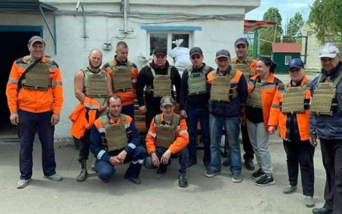 Комунальників Авдіївки продовжують одягати в 