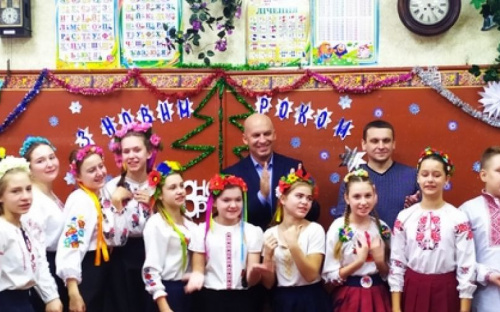 Керівництво Донецької області привітало дітей Авдіївки (ФОТО)