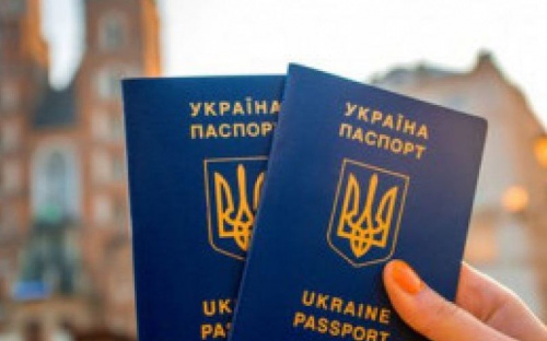 Половина українців готова виїхати за кордон на заробітки