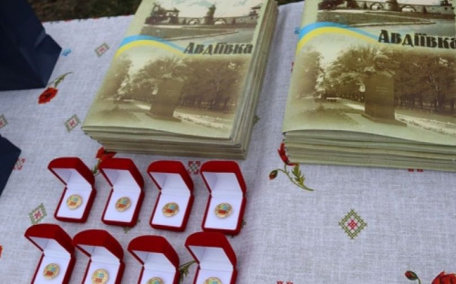 В Авдіївці відзначили рятувальників, які відновлювали прифронтову Донеччину