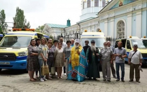 УПЦ та Фонд Вадима Новинського передали п‘ять машин швидкої допомоги Миколаївській громаді