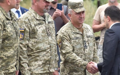 В Авдіївці президент України представив нового командувача об'єднаних сил
