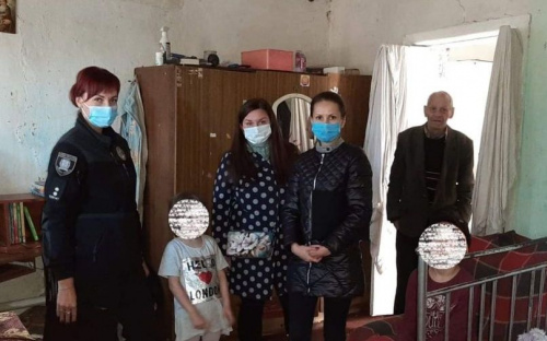 Городские соцслужбы помогают семьям, оказавшимся в сложных обстоятельствах