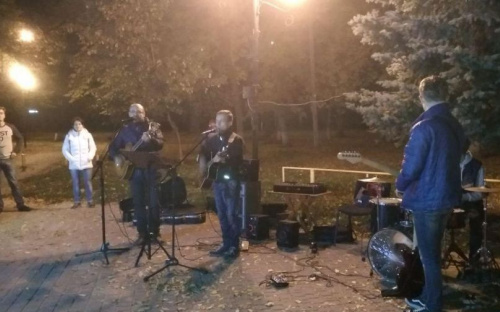 В Авдеевке звучала живая уличная музыка (ФОТО)