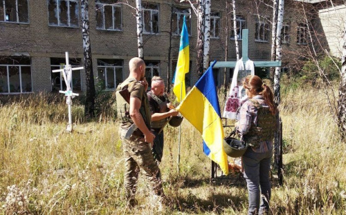 Авдеевские «симики» установили флаги в местах гибели украинских воинов