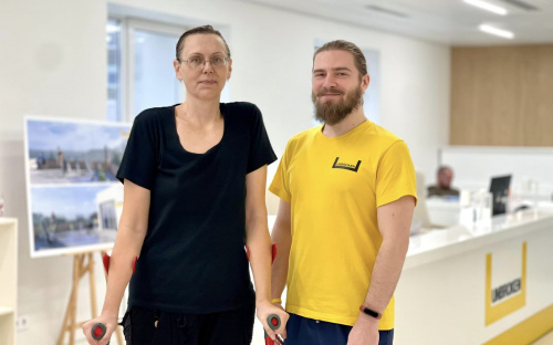Бібліотекарку з Авдіївки, яка вижила після російської ракети, реабілітують у Львові