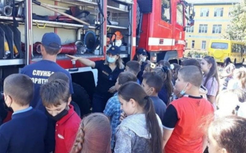 День з поліцейським та рятувальником: для школярів Авдіївки провели інтерактивні уроки