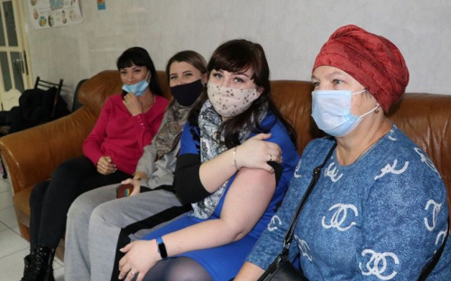 С вакцинацией к коллективному иммунитету: на АКХЗ продолжается иммунизация сотрудников