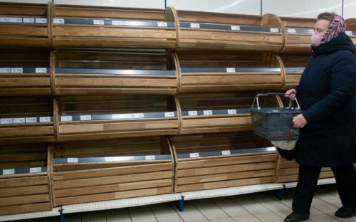 Областным военным администрациям разрешили контролировать цены на продукты, лекарства и топливо