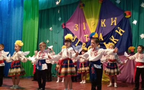 В авдіївській школі сяяли зіркові таланти (ФОТО)