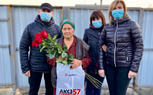 Авдеевские коксохимики поздравили с 90-летним юбилеем ветерана предприятия