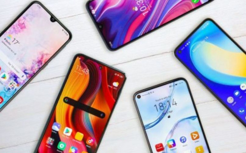 У Мінцифри з квітня записуватимуть пенсіонерів на отримання смартфонів