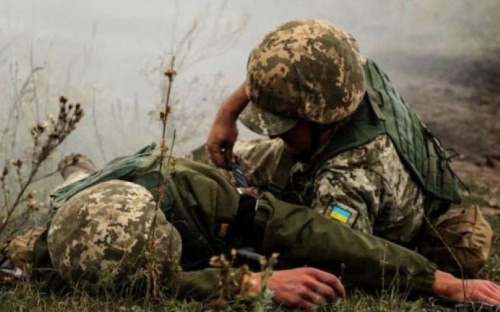 Возле Песок двое военных получили осколочные ранения