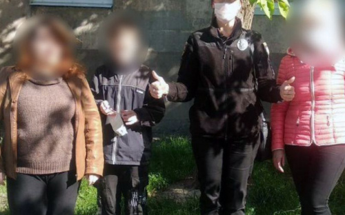 Во время карантина Авдеевские полицейские помогают многодетным семьям