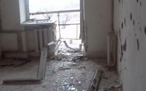 Жители поврежденной обстрелами девятиэтажки в Авдеевке просят президента о помощи (ВИДЕО)