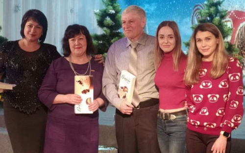 Дружеские встречи в «Веселом каблучке»: заводская молодежь побывала на празднике у ветеранов предприятия