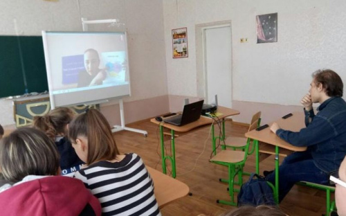Специалисты из Авдеевки провели дистанционный урок
