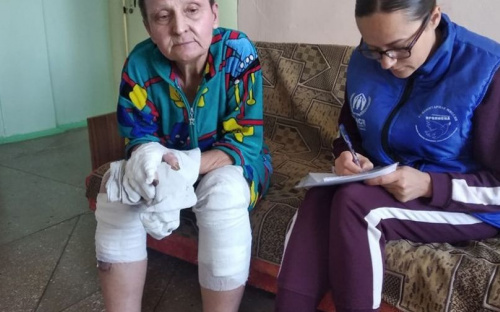 Сотрудники «Пролиска - Авдеевка» помогли переселенке из Донецка