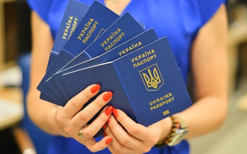 Як авдіївцям отримати у міграційній службі документи, які були виготовлені до 24 лютого