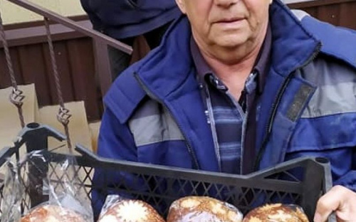 Франківчани до Великодня зібрали для авдіївців святкові подарунки
