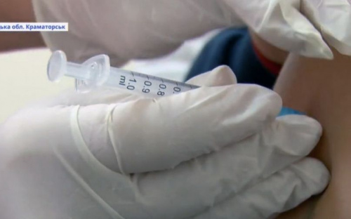 Вакцинація від COVID-19: понад 11 тисяч жителів Донеччини отримали бустерну дозу