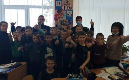 Авдеевские полицейские учили школьников Правилам дорожного движения