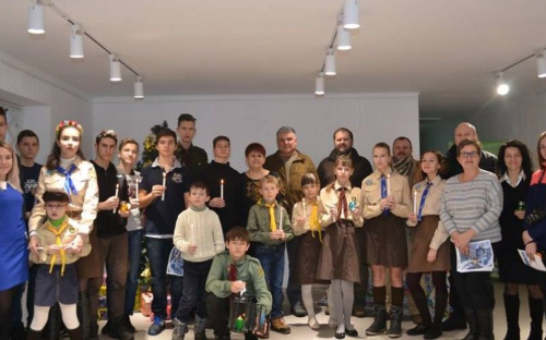 Пластуни привезли в прифронтову Авдіївку  Вифлеємський вогонь миру (ФОТО/ВІДЕО)