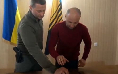 На Донеччині урочисто погасили першу марку Укрпошти, надруковану після початку вторгнення рф (ВІДЕО)