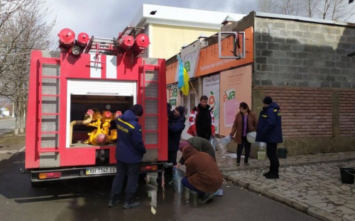 ДСНС щоденно підвозить технічну воду авдіївцям: графік