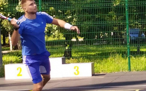 В Авдеевке стартовал городской парный турнир по теннису (ФОТО)