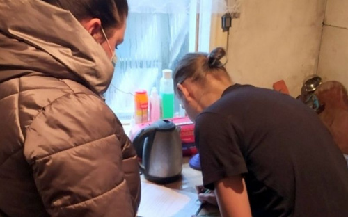 В Авдіївці за неналежне виконання батьківських обов'язків до відповідальності притягнуть безвідповідальну матір