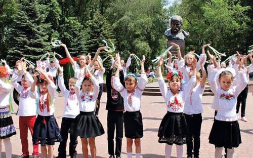 Прифронтовая Авдеевка возрождается: взгляд со стороны