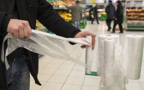 Одноразовые пакеты в супермаркете могут стать платными: какую цену предлагают