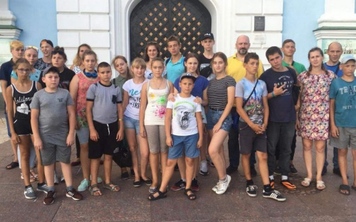 Авдеевские подростки отправились на оздоровление в Закарпатье (ФОТО)