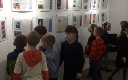 У місті Авдіївка відкрилась виставка плакатів (ФОТО)