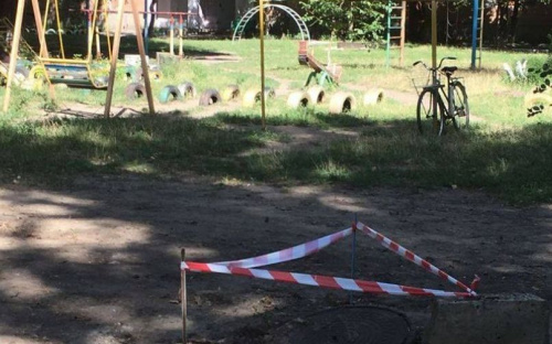 В Авдеевке оградили опасные места: фотофакты