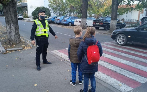 Авдеевские полицейские проводят профилактику на дорогах города