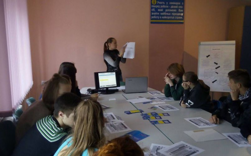 Авдеевские школьники проводят каникулы, готовясь к работе