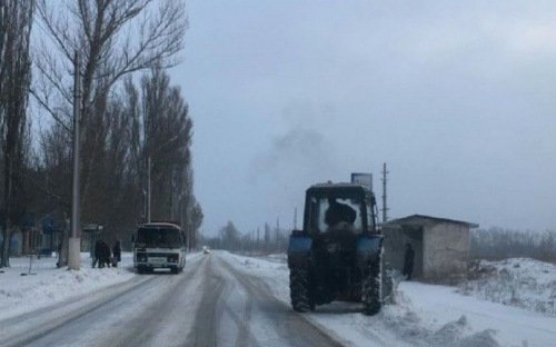 От рассвета до заката: в Авдеевке коммунальщики  борются с последствиями стихии (ФОТО)