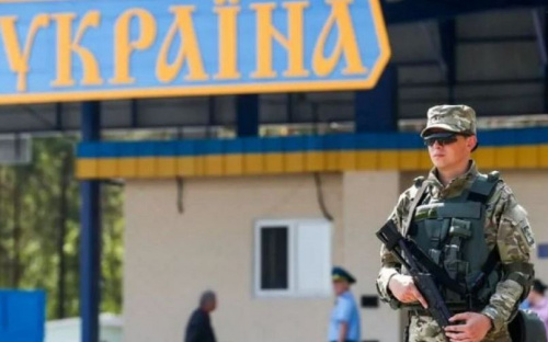 Уряд дозволить виїжджати за кордон ще одній категорії чоловіків