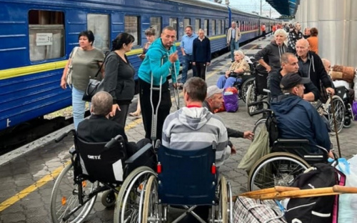 Цивільних мешканців Донеччини продовжують евакуювати у більш безпечні області країни