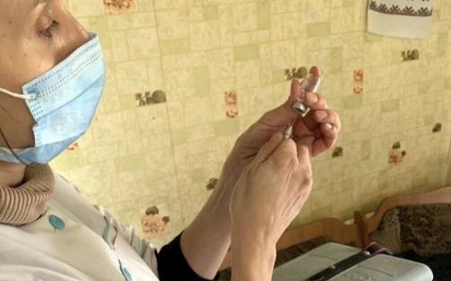 В Авдіївці працює мобільна бригада з вакцинації літніх людей