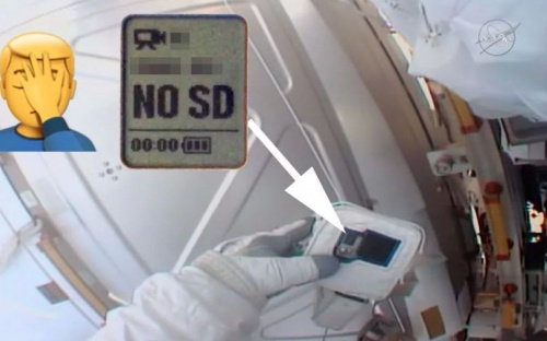Астронавт NASA вышел в открытый космос с камерой, но забыл вставить в нее карту памяти (ВИДЕО)