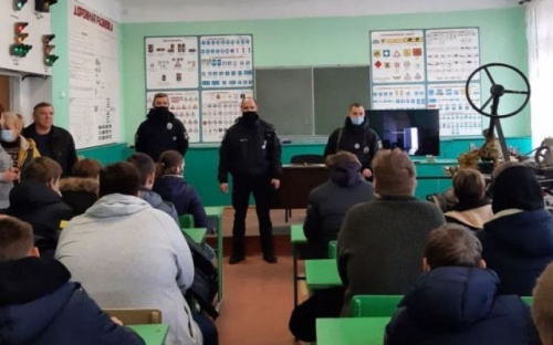 В Авдіївці поліцейські проводять уроки дорожньої безпеки для дітей