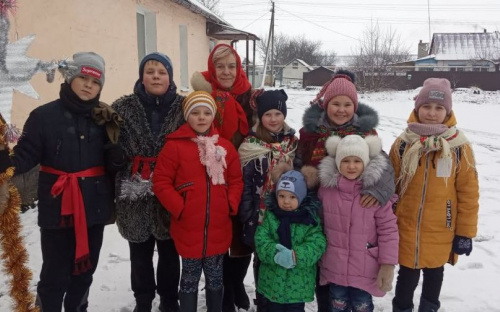 Жители Ласточкино отметили Рождество колядками