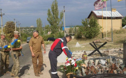 Украинских защитников разных столетий почтили в Авдеевке (ФОТО)