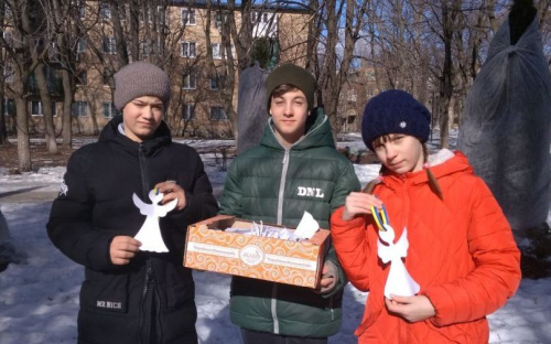 В Авдіївці вшанували героїв Небесної сотні тихою акцією (ФОТО)