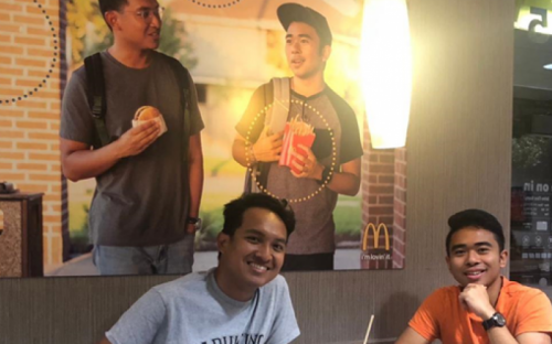 Друзья подделали рекламу McDonalds и разбогатели (ФОТО+ВИДЕО)