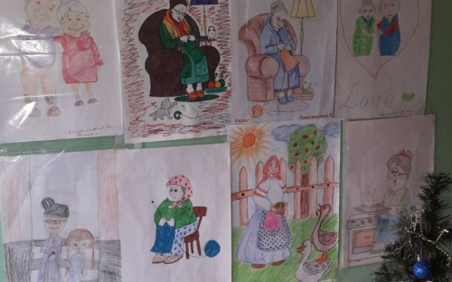 Стіни авдіївського пенсійного фонду прикрасили дитячі малюнки. ФОТОФАКТ